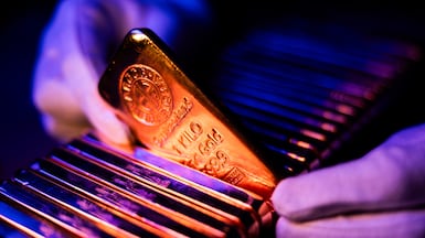 One kilogram gold bars at a bullion dealer in Budapest, Hungary. Traditional financial advice treats gold as a long-term buy-and-hold asset. Bloomberg