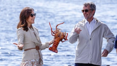 Denmark's King Frederik X and Queen Mary take a closer look at a lobster during a boat trip to the kelp conservation forest at the Alum Cliffs Marine Reserve in Hobart, Australia. AFP